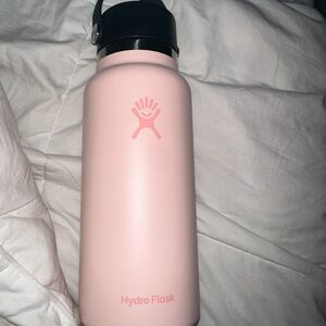 Hydro Flask Dogwood Pink Bottle with Black Lid